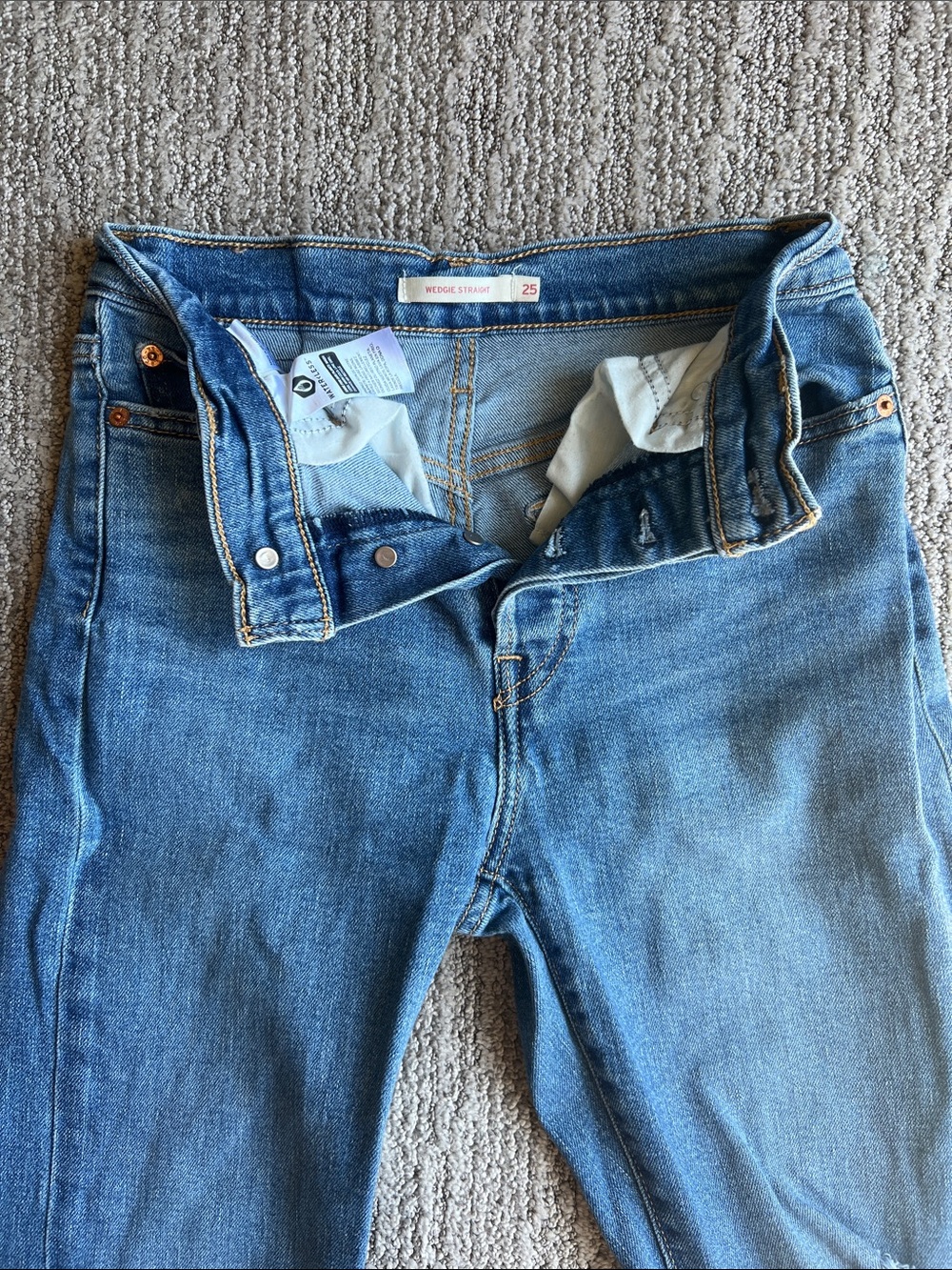 Levi’s Wedgie Straight Jean